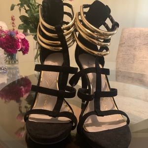 Jessica Simpson heel
